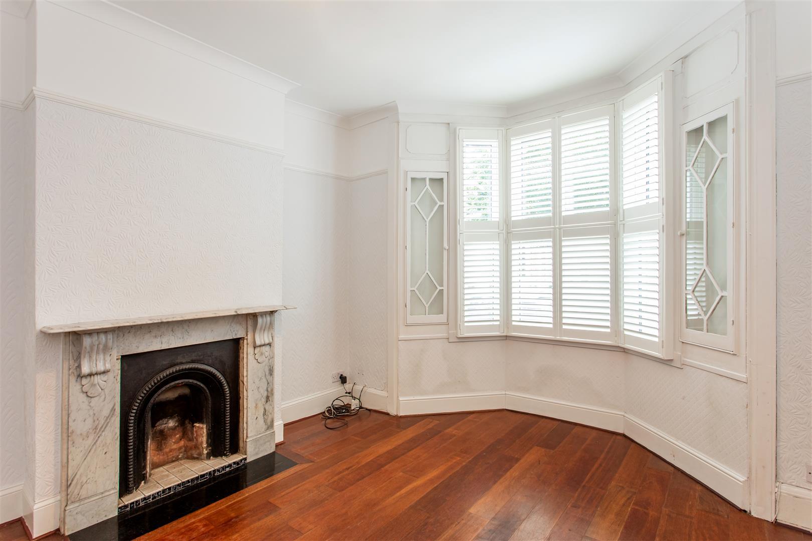 Strahan Road, Bow